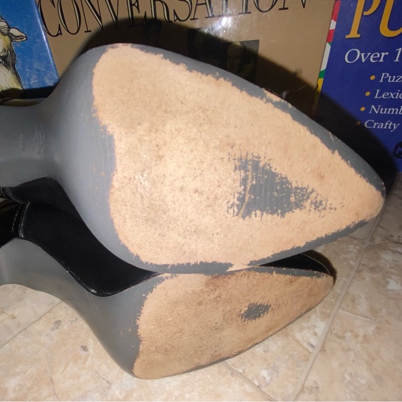 Via Spiga Slip-on ankle booties with patent leather accents. Size 6 - Picture 8 of 14